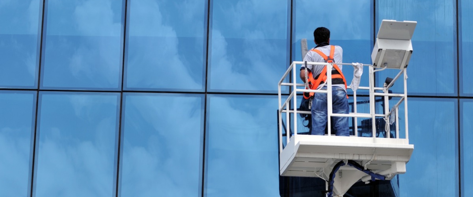 Comparing Costs and Benefits of Window Cleaning Software Options